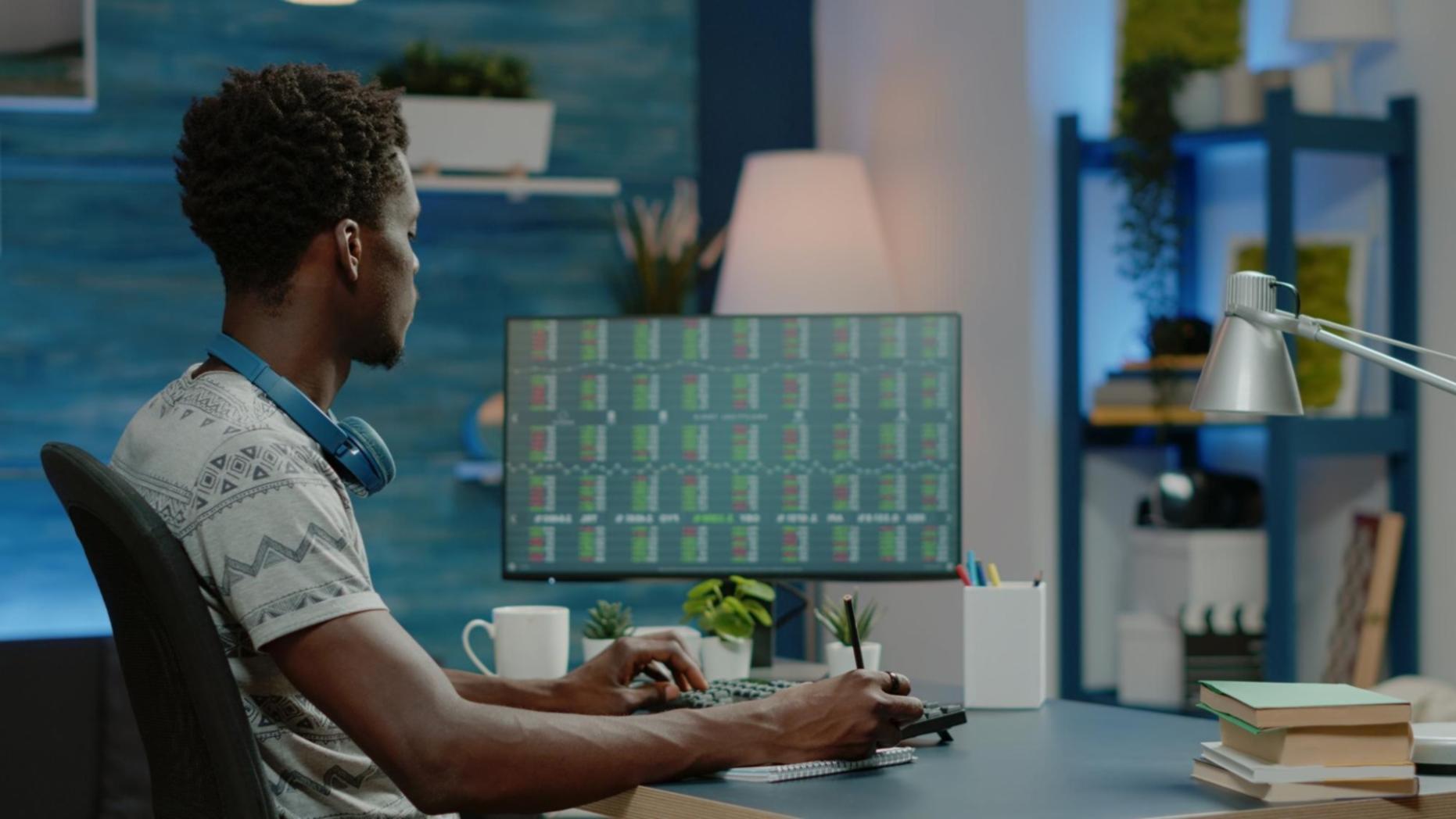 Analyse approfondie des données SEO lors d'un séminaire en ligne